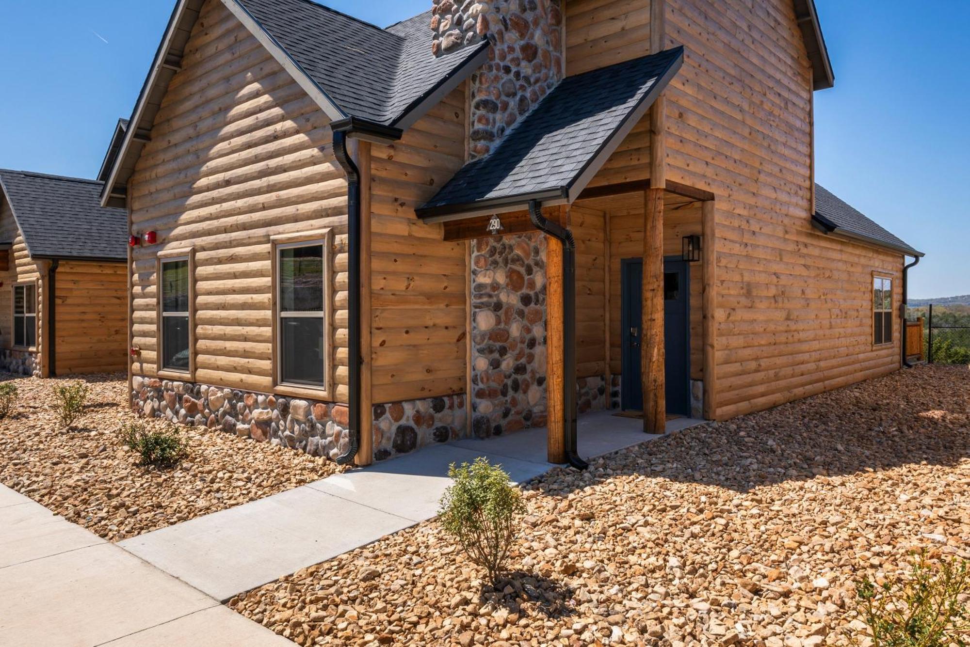 Lakefront Haven With Hot Tub And Gym *