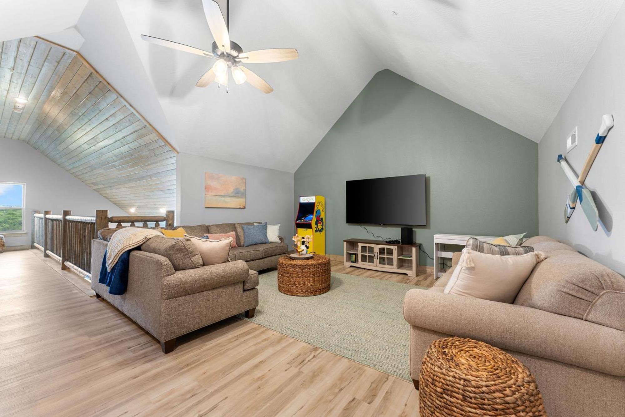 Holiday home Lakefront Haven With Hot Tub And Gym Branson