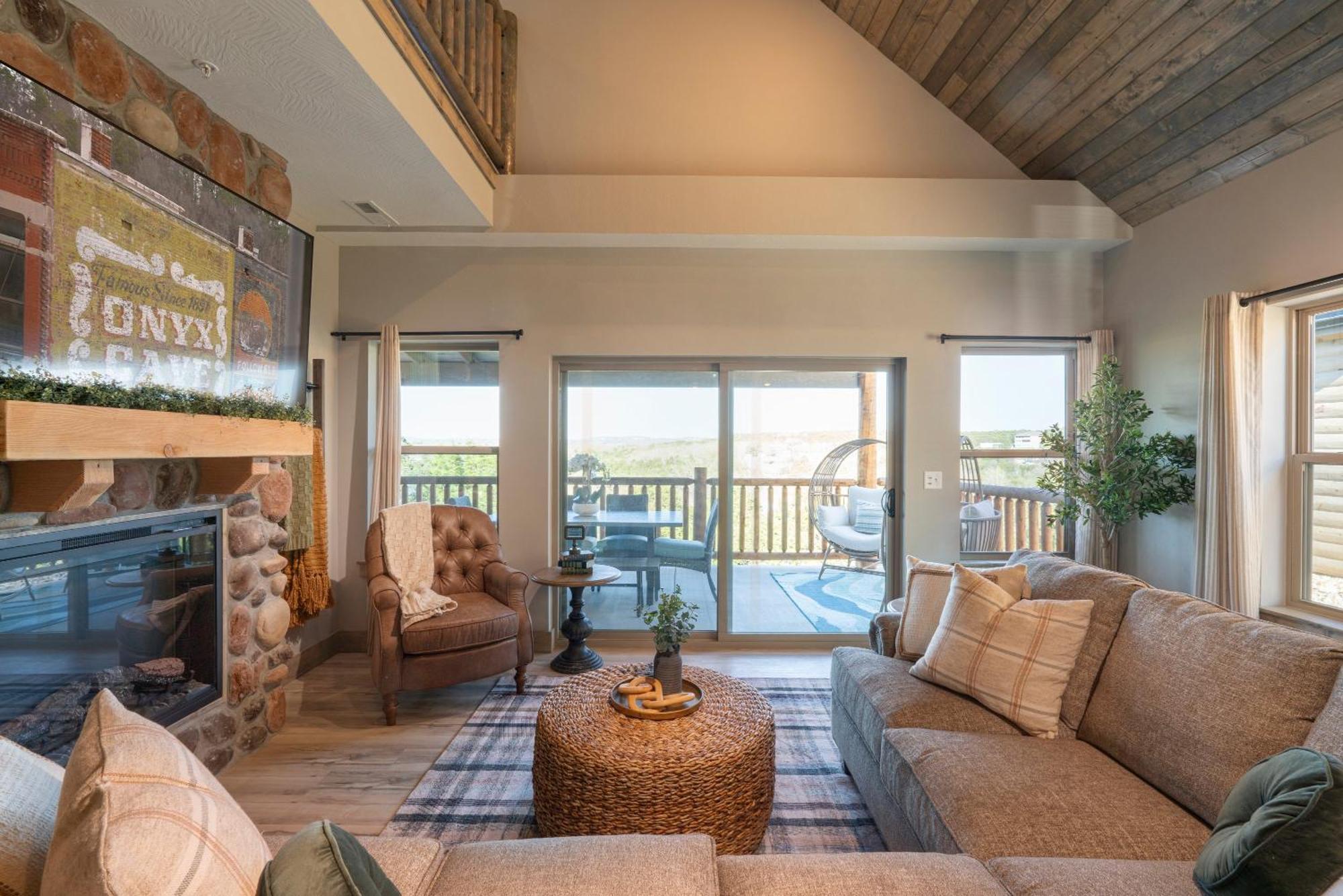 Holiday home Lakefront Haven With Hot Tub And Gym *
