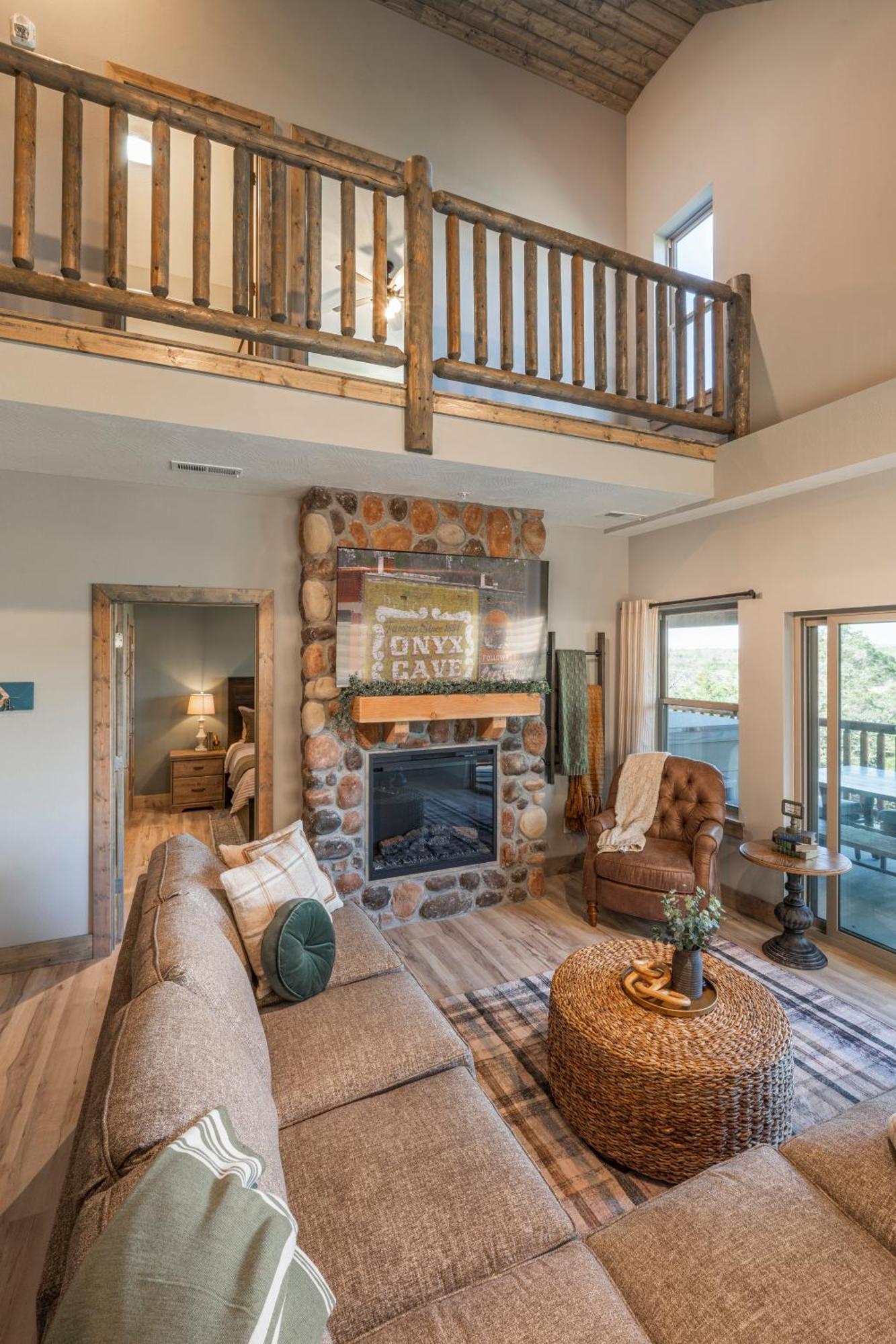 Lakefront Haven With Hot Tub And Gym Holiday home Branson