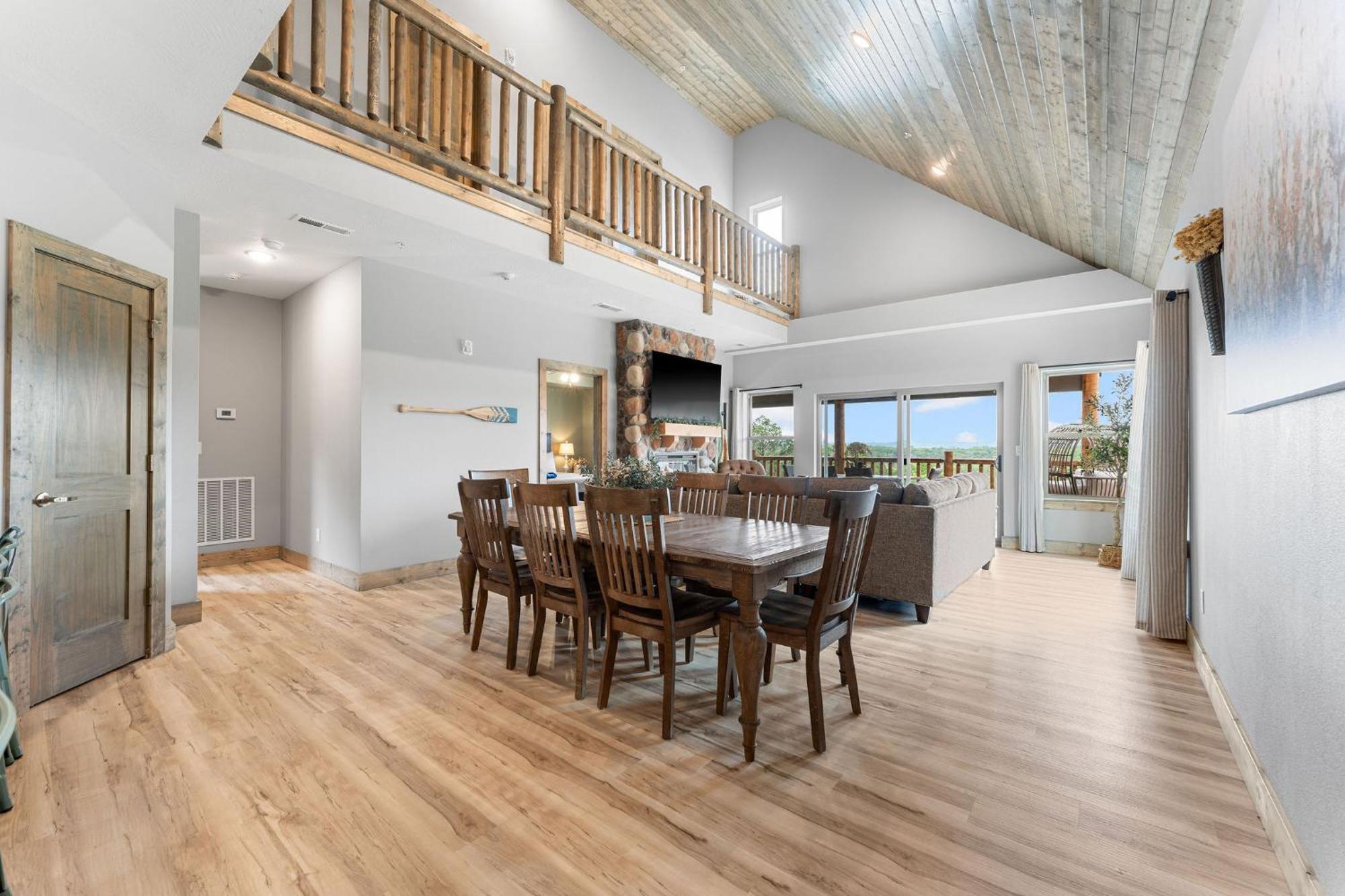 Holiday home Lakefront Haven With Hot Tub And Gym Branson