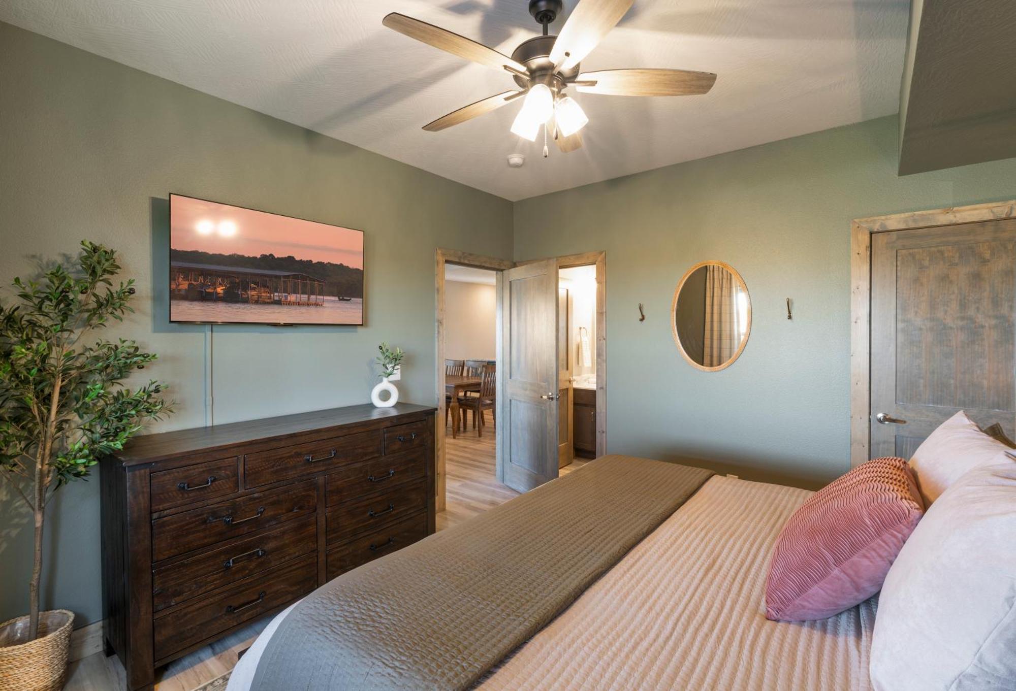 Holiday home Lakefront Haven With Hot Tub And Gym Branson