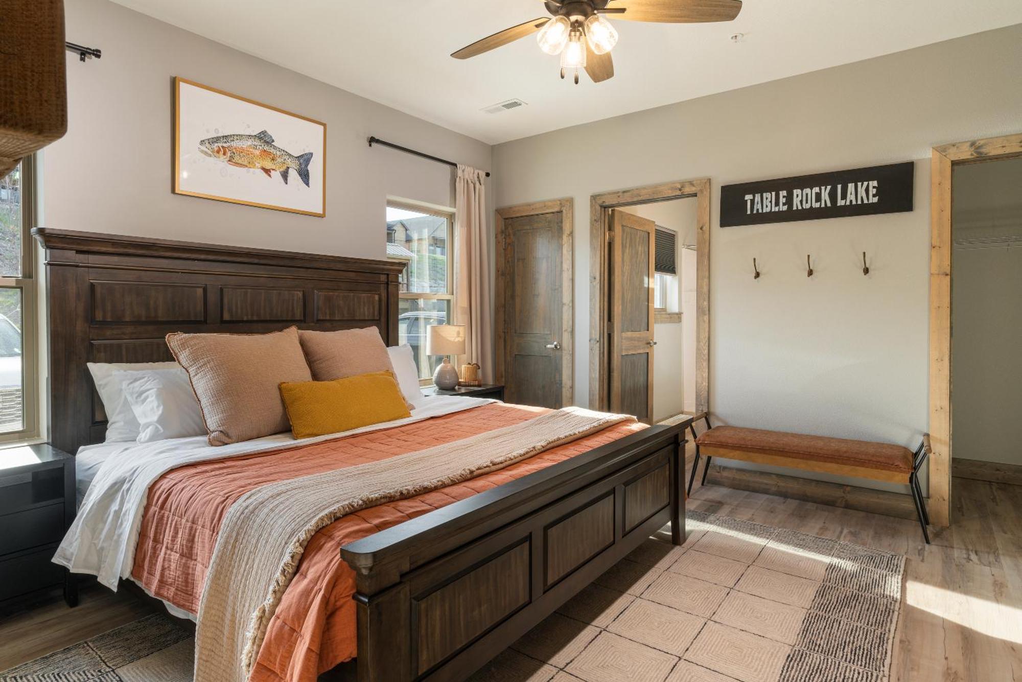 Holiday home Lakefront Haven With Hot Tub And Gym *
