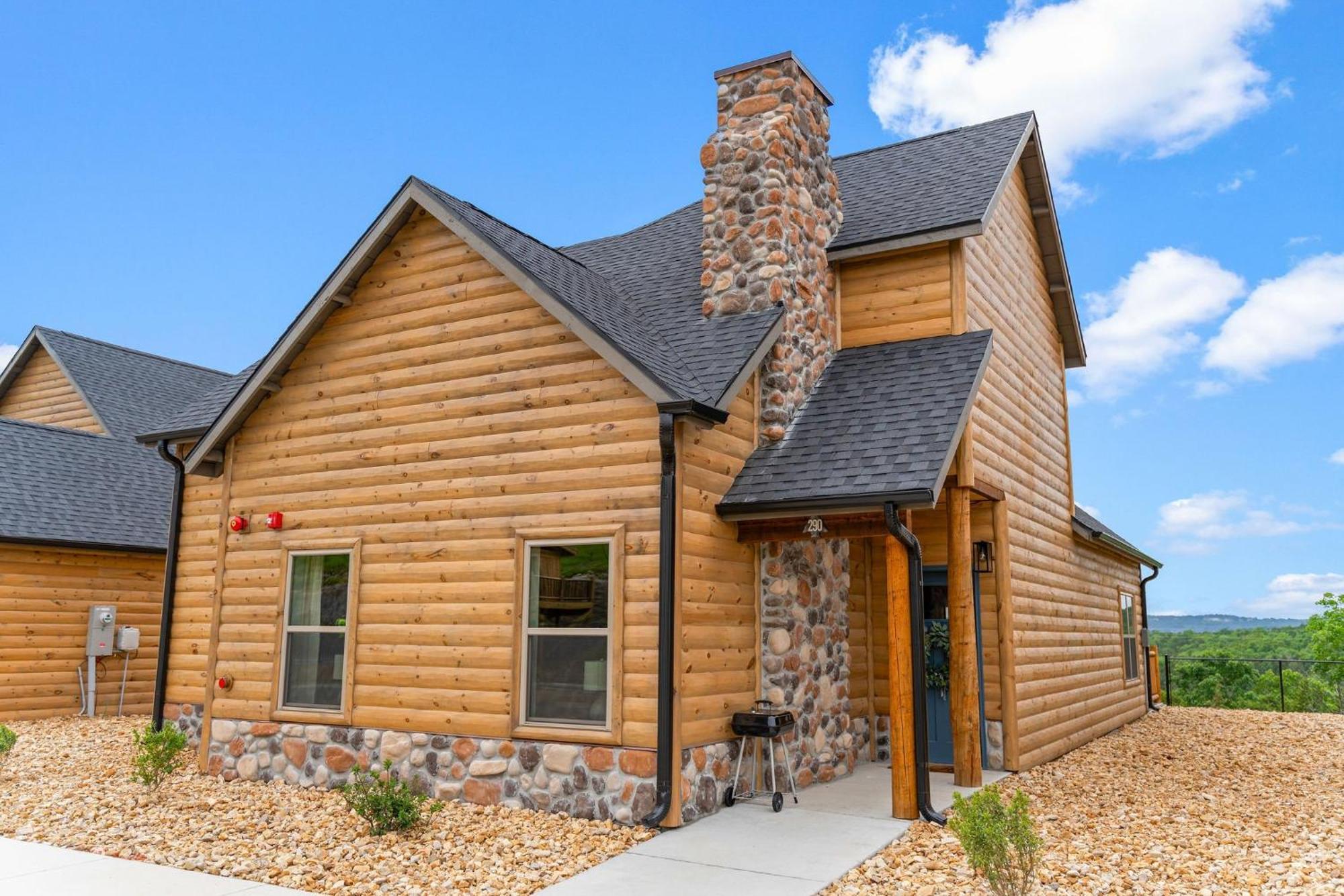 Holiday home Lakefront Haven With Hot Tub And Gym Branson