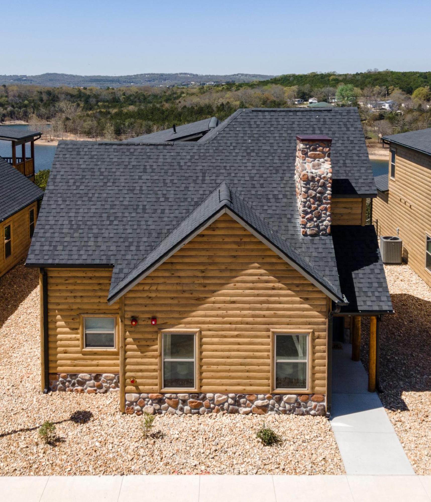 Holiday home Lakefront Haven With Hot Tub And Gym *