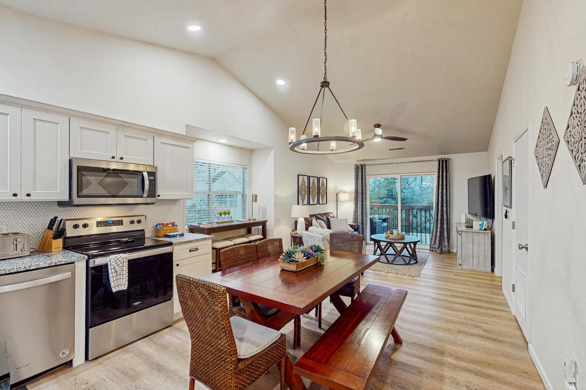 Sunset Shoreline Retreat Apartment Branson