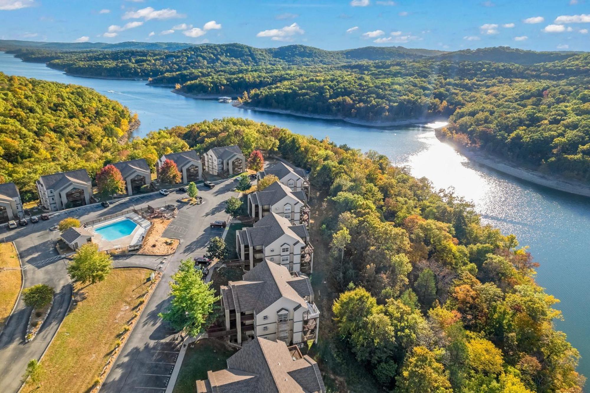 Sunset Shoreline Retreat Branson