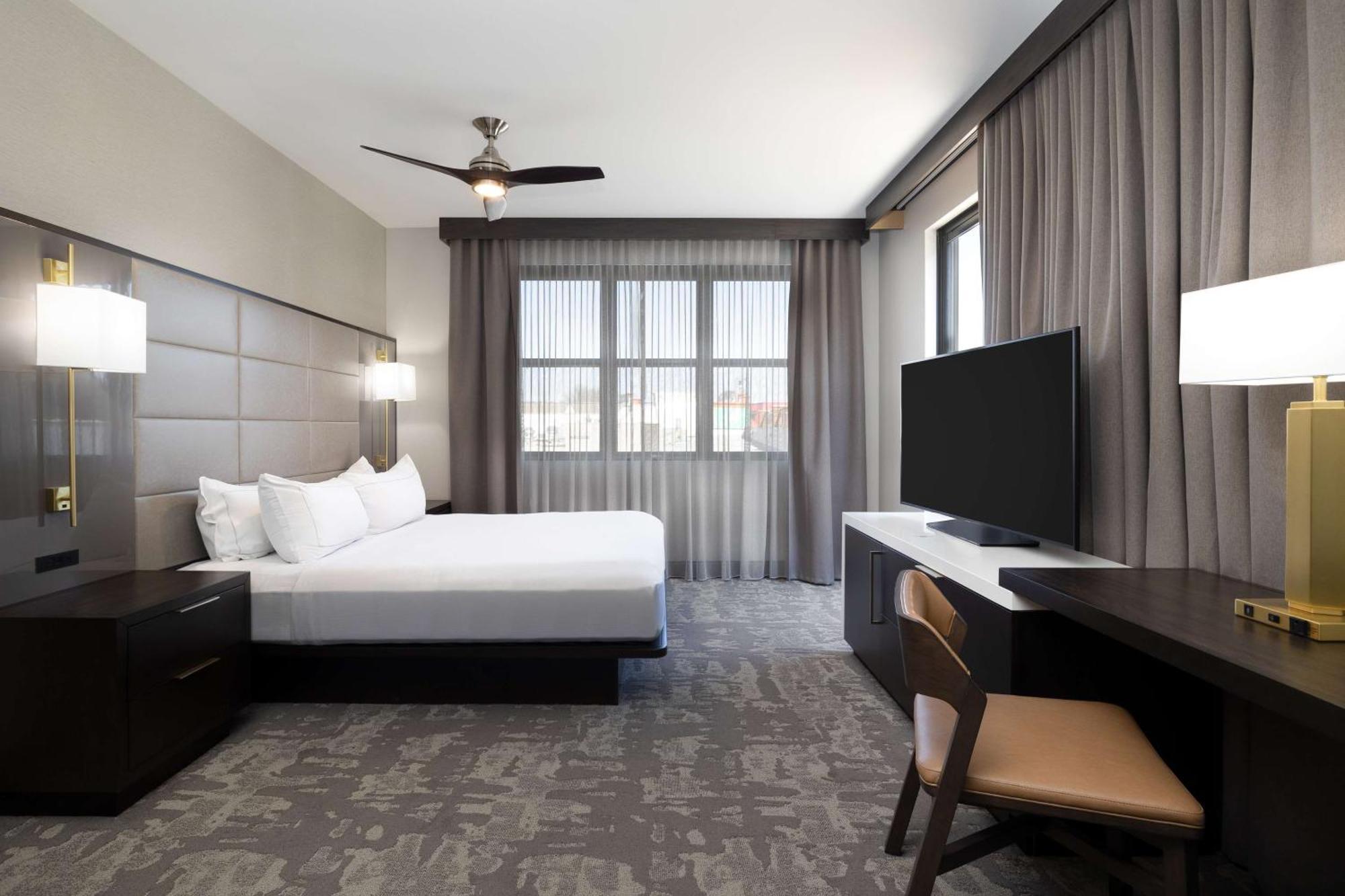 Hilton Promenade Landing Hotel 4*