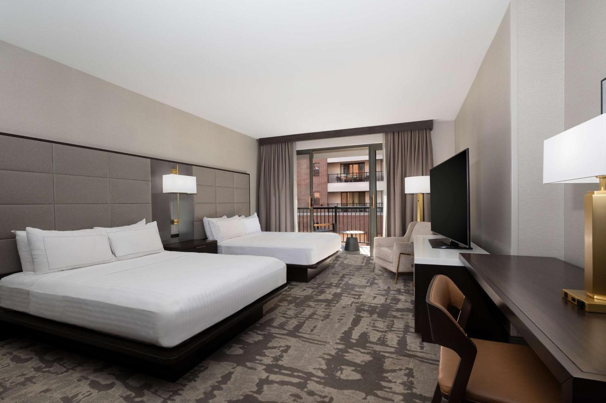 Hilton Promenade Landing Hotel