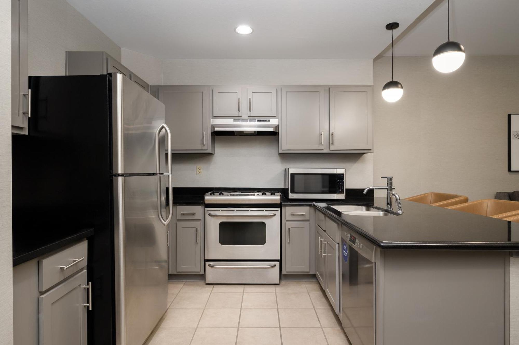 Hilton Promenade Landing 4*