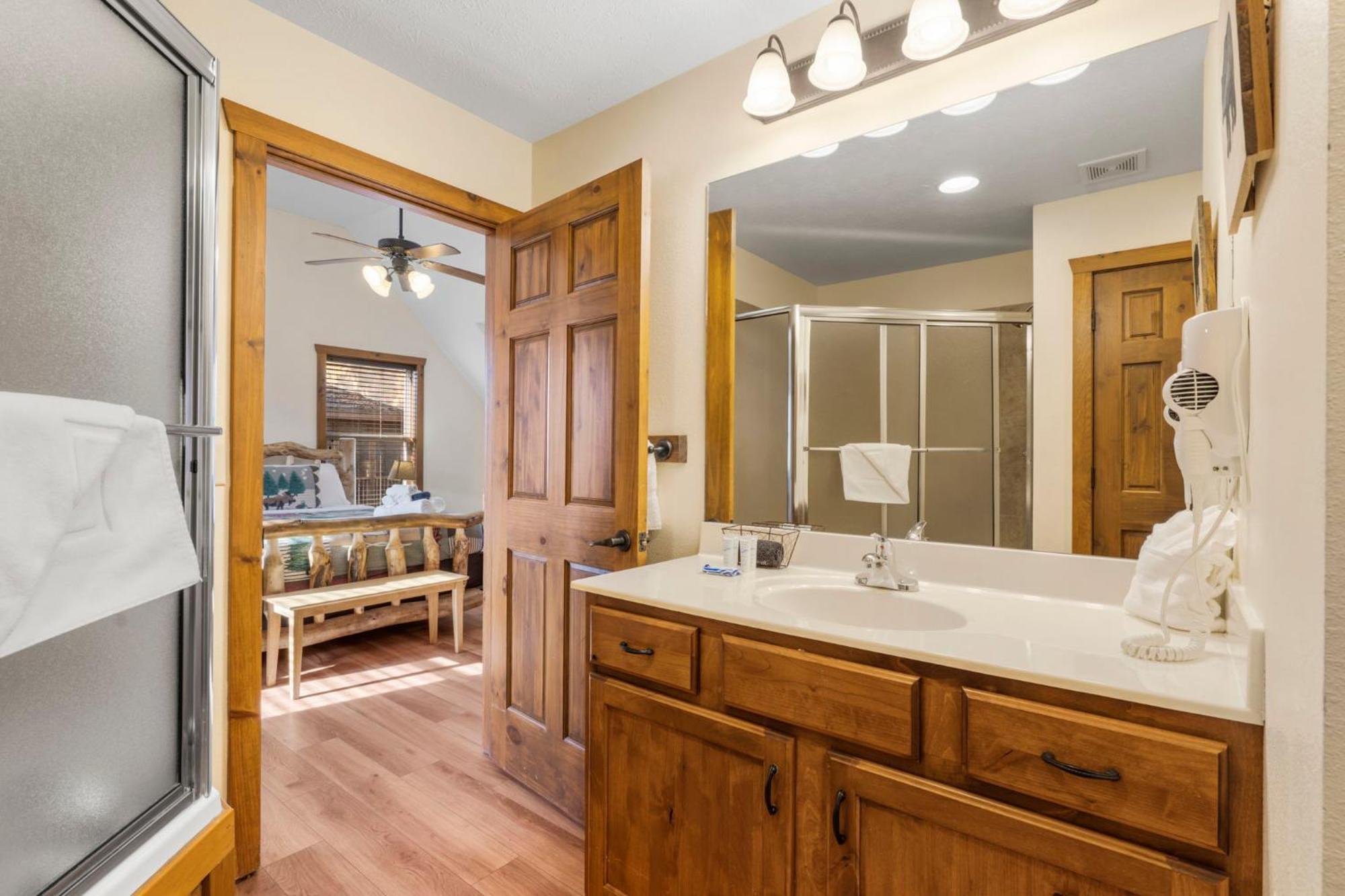 Holiday home Cozy 'rustic River Lodge' Near Sdc With Pools! Branson