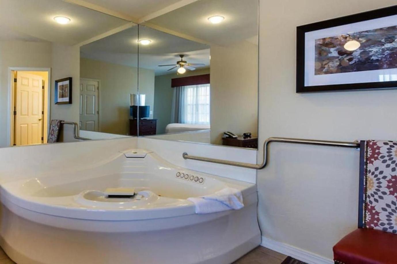 Family Fun In In A 2bd Vacation With Lots Of Amenities *
