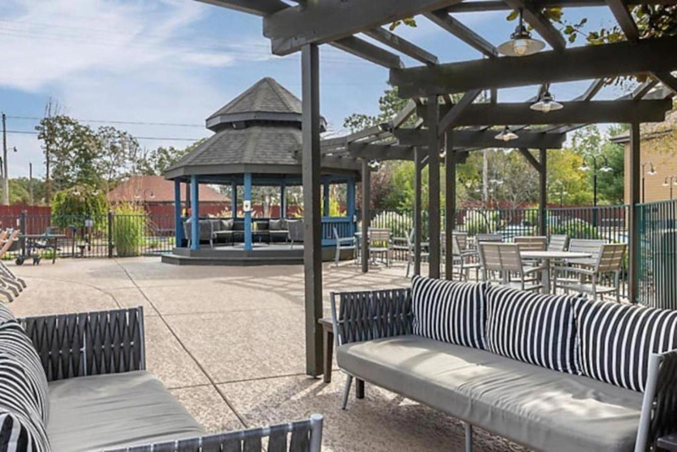 Family Fun In In A 2bd Vacation With Lots Of Amenities