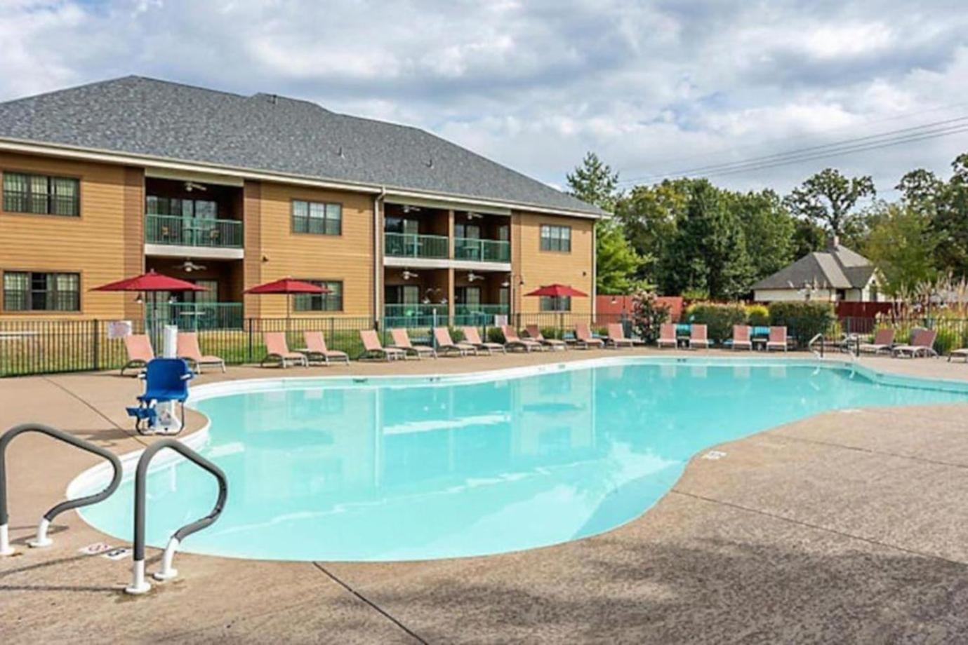 Family Fun In In A 2bd Vacation With Lots Of Amenities Holiday home Branson