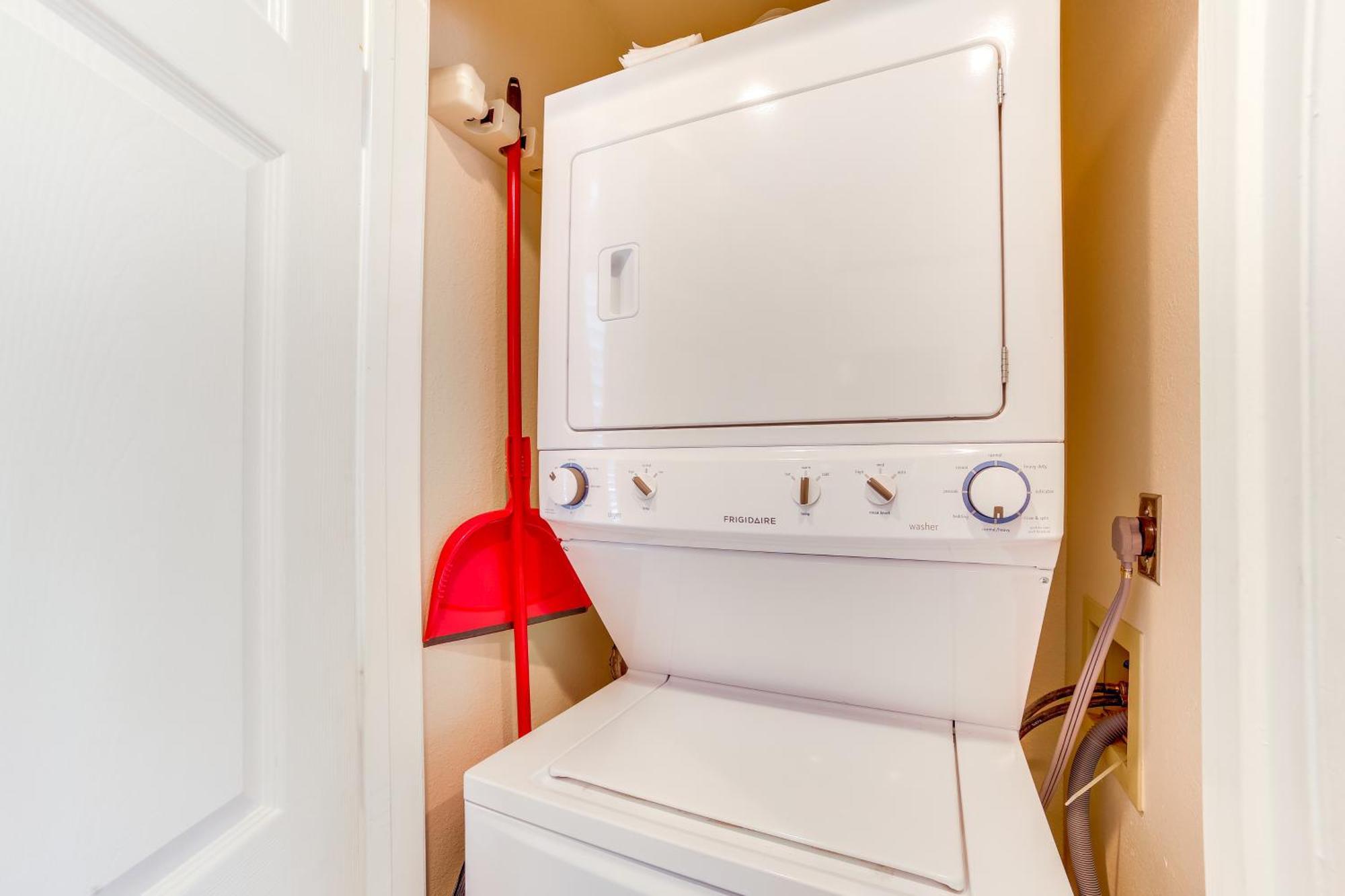 With Balcony, Near Silver Dollar City! Apartment *