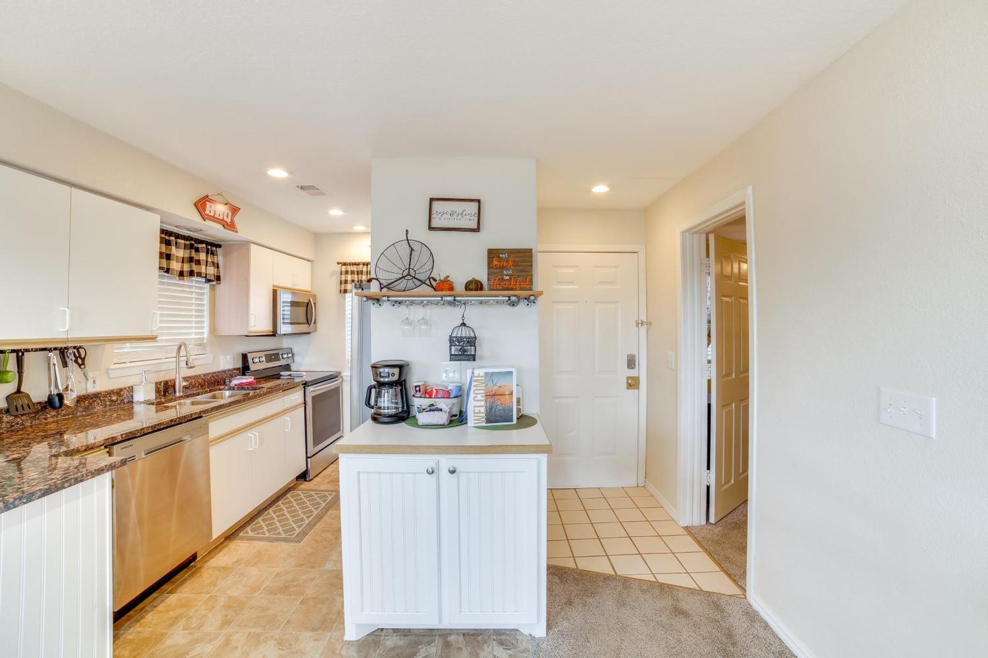 Apartment With Balcony, Near Silver Dollar City! *