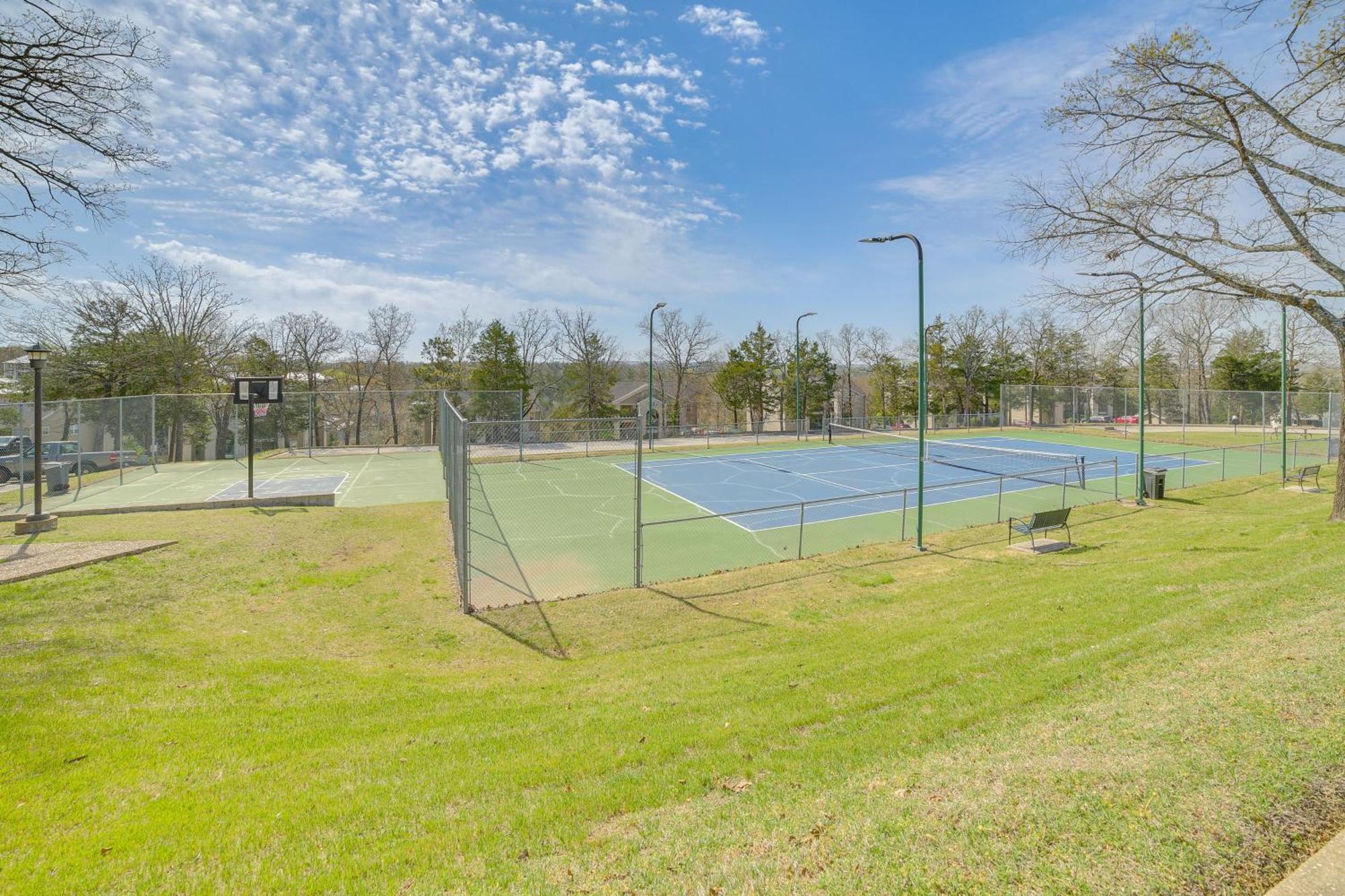 With Balcony, Near Silver Dollar City! Apartment *