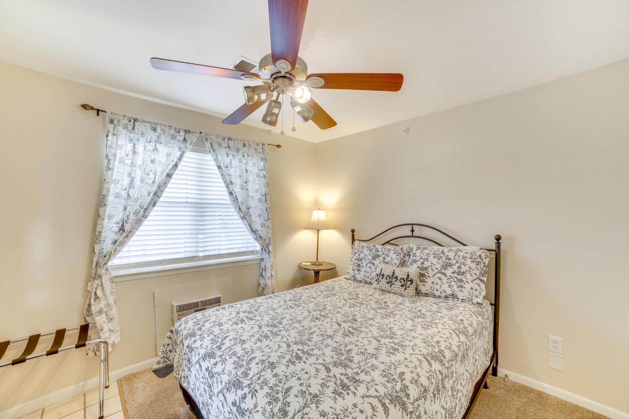 Apartment With Balcony, Near Silver Dollar City! *