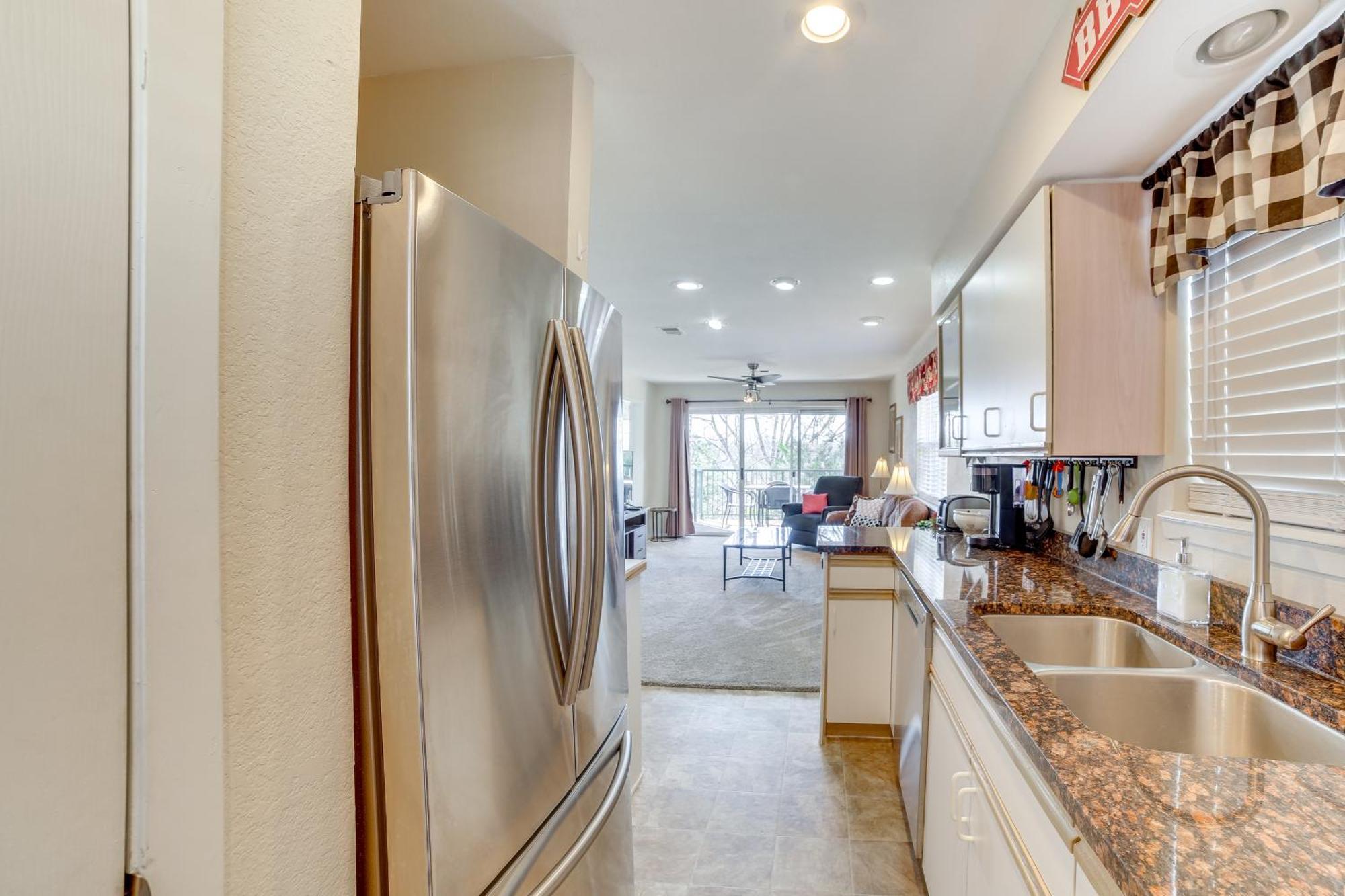 With Balcony, Near Silver Dollar City! Apartment