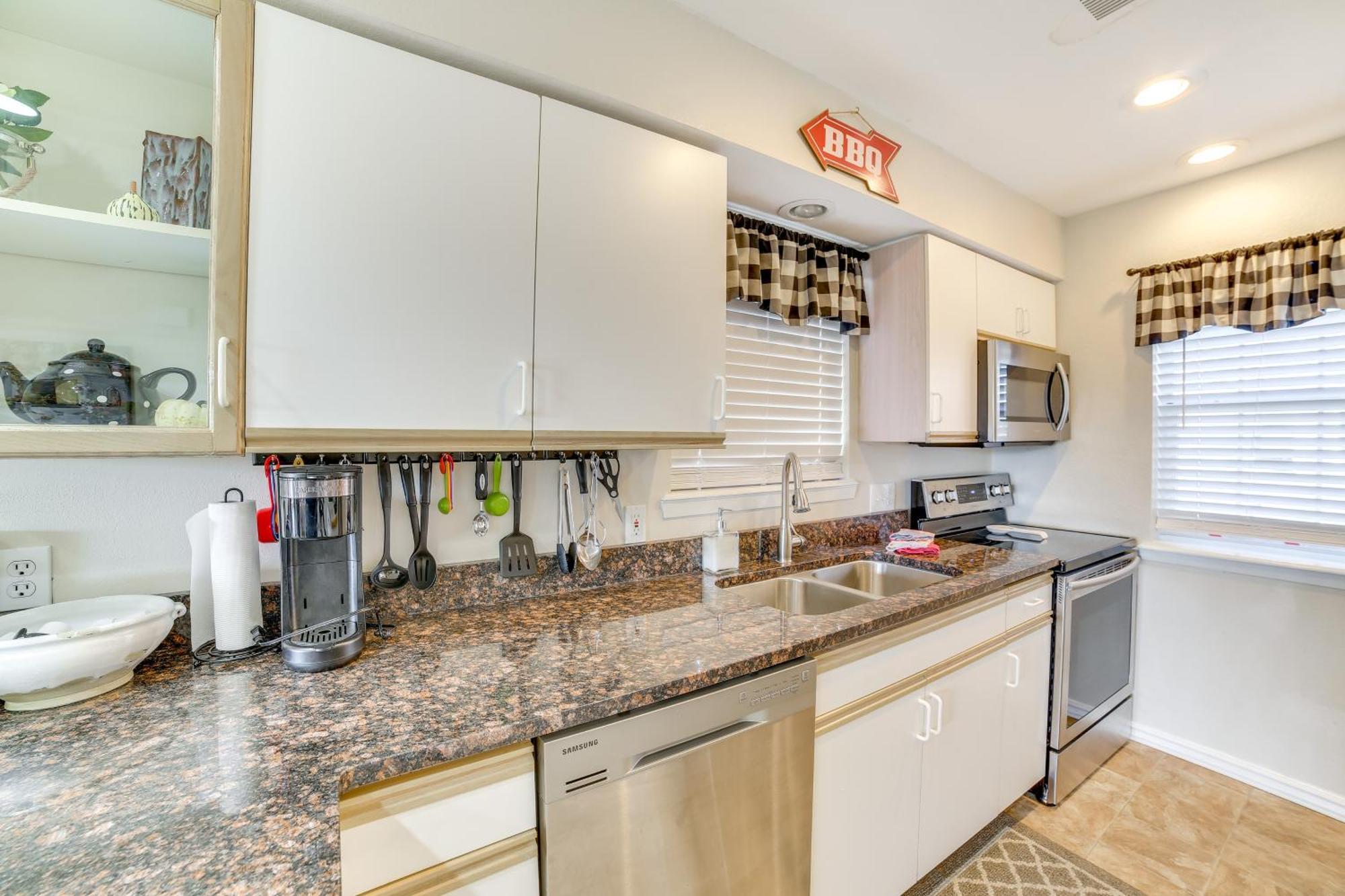 With Balcony, Near Silver Dollar City! Apartment Branson