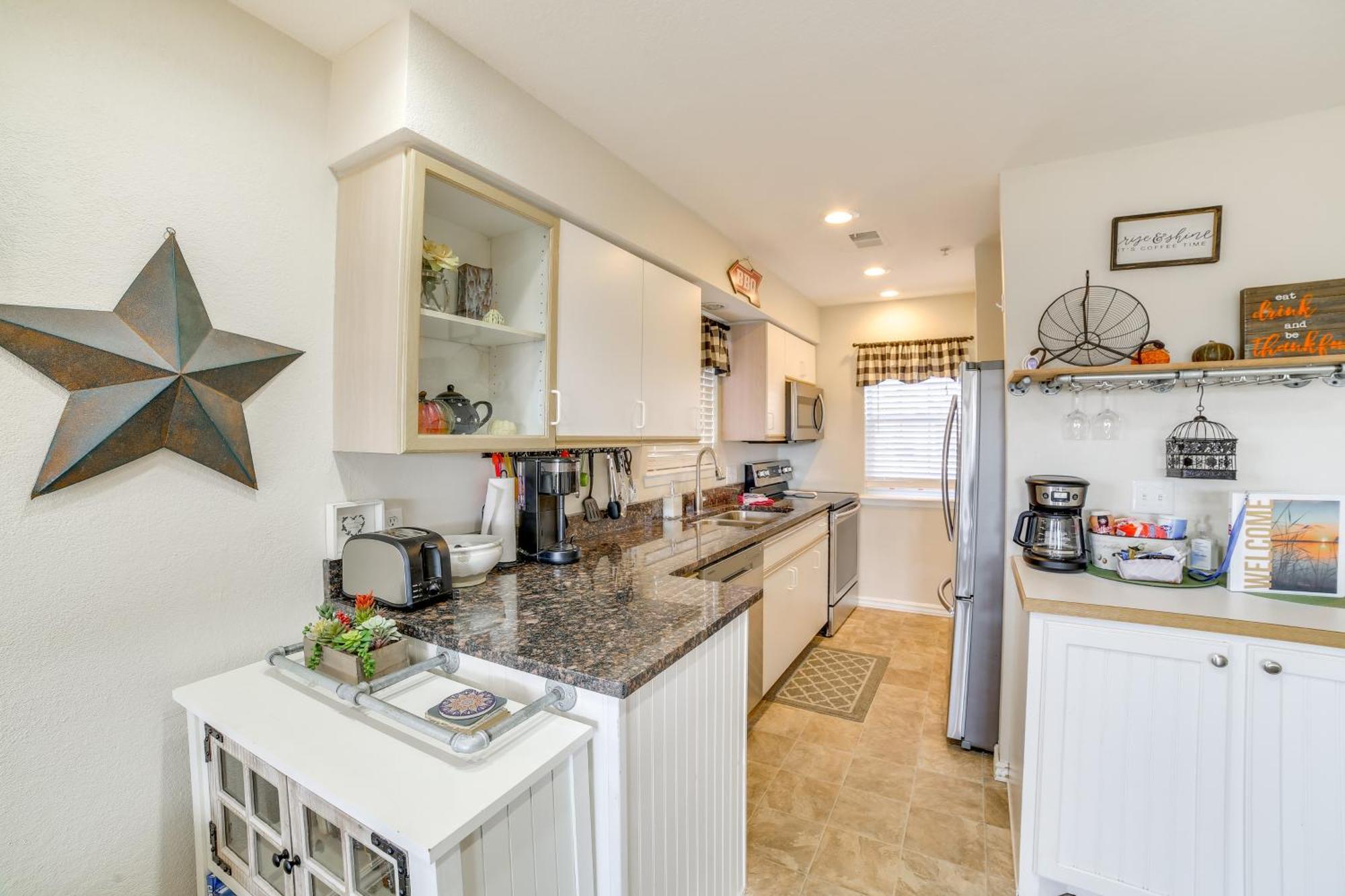 With Balcony, Near Silver Dollar City! Apartment *