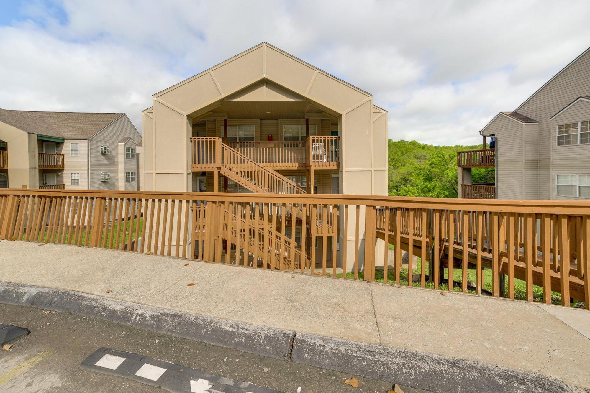 Escape With Pool Access, Grill And Balcony! Apartment Branson