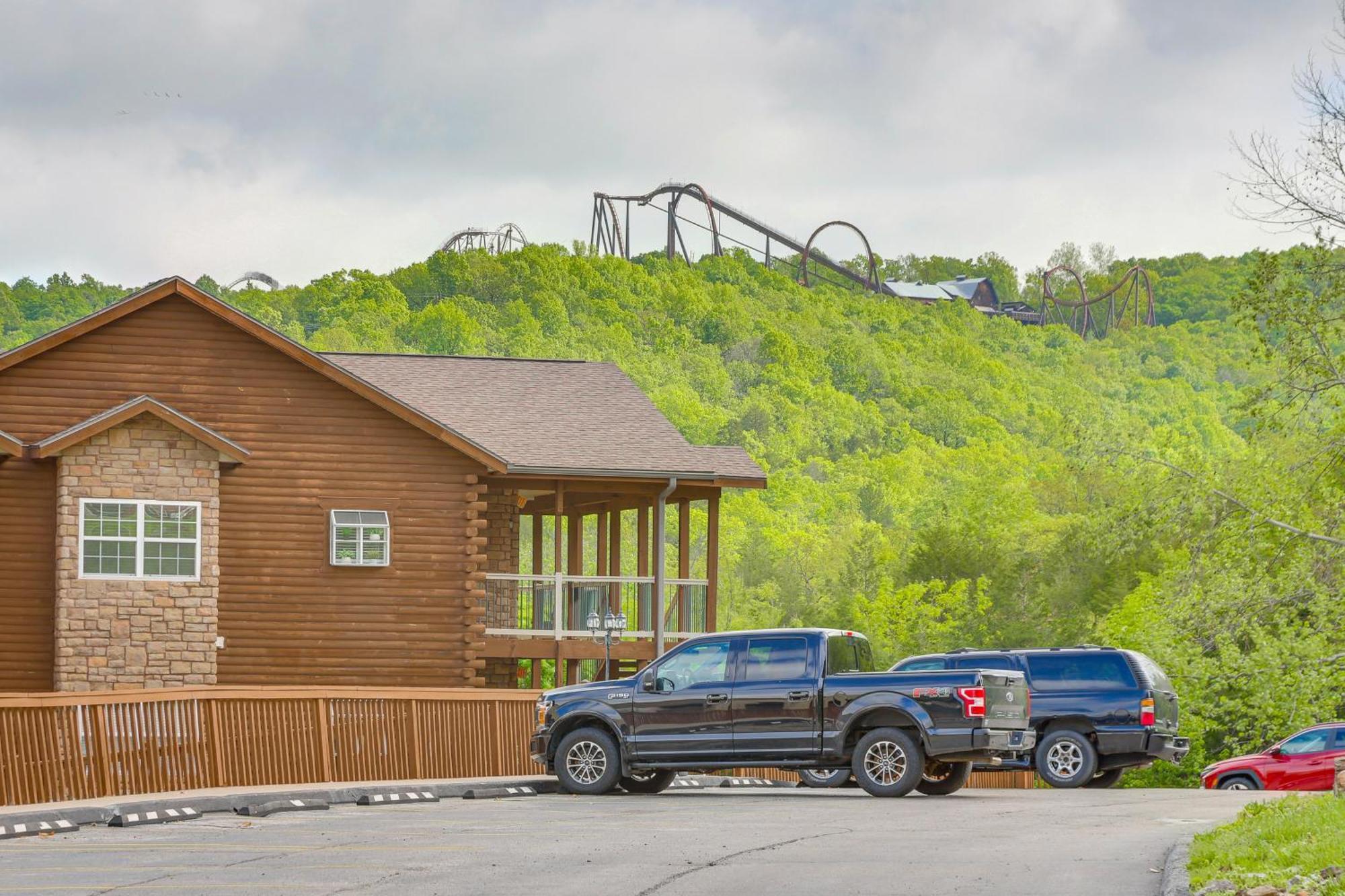 Escape With Pool Access, Grill And Balcony! Apartment Branson
