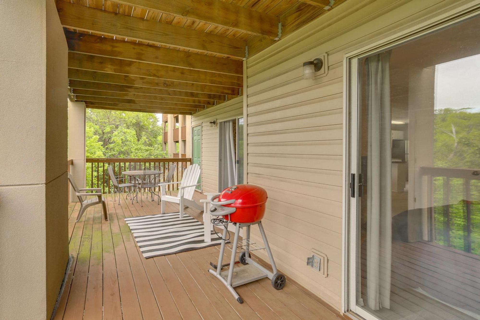 Escape With Pool Access, Grill And Balcony! Apartment