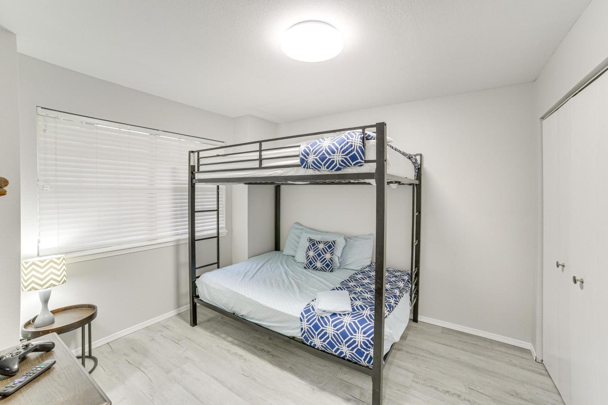Escape With Pool Access, Grill And Balcony! * Branson