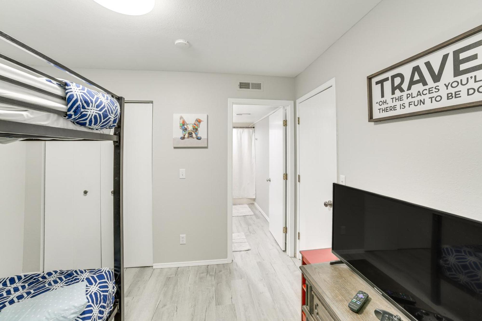Escape With Pool Access, Grill And Balcony! Apartment