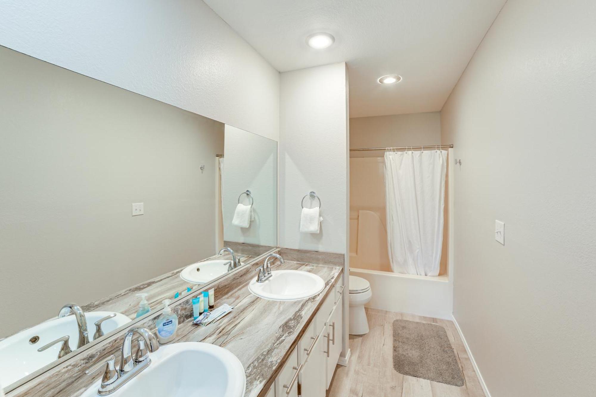 Escape With Pool Access, Grill And Balcony! Apartment *