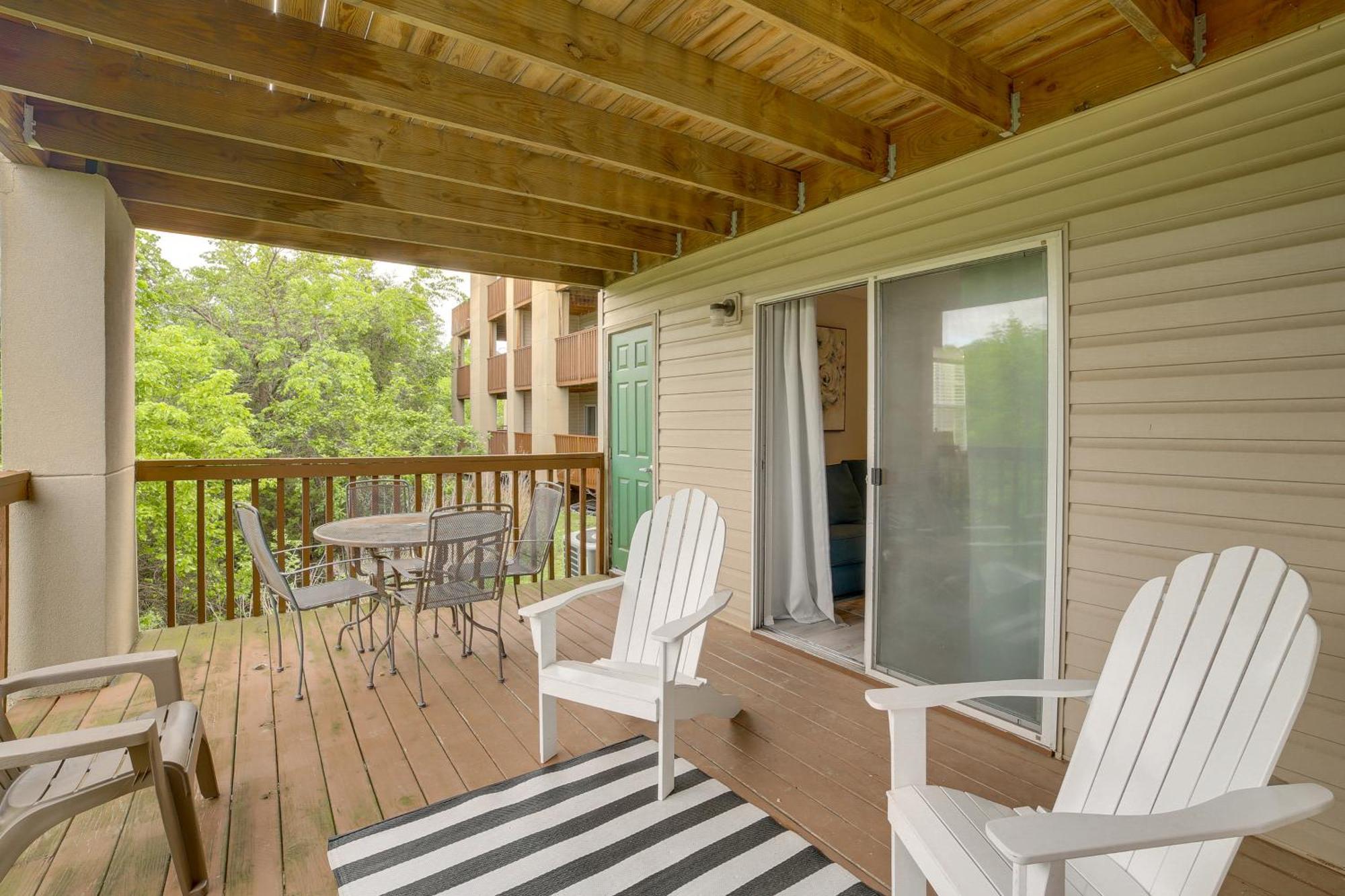 Escape With Pool Access, Grill And Balcony! * Branson