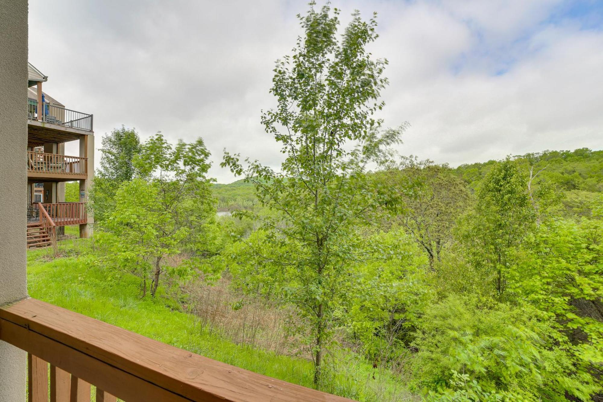 Escape With Pool Access, Grill And Balcony! * Branson
