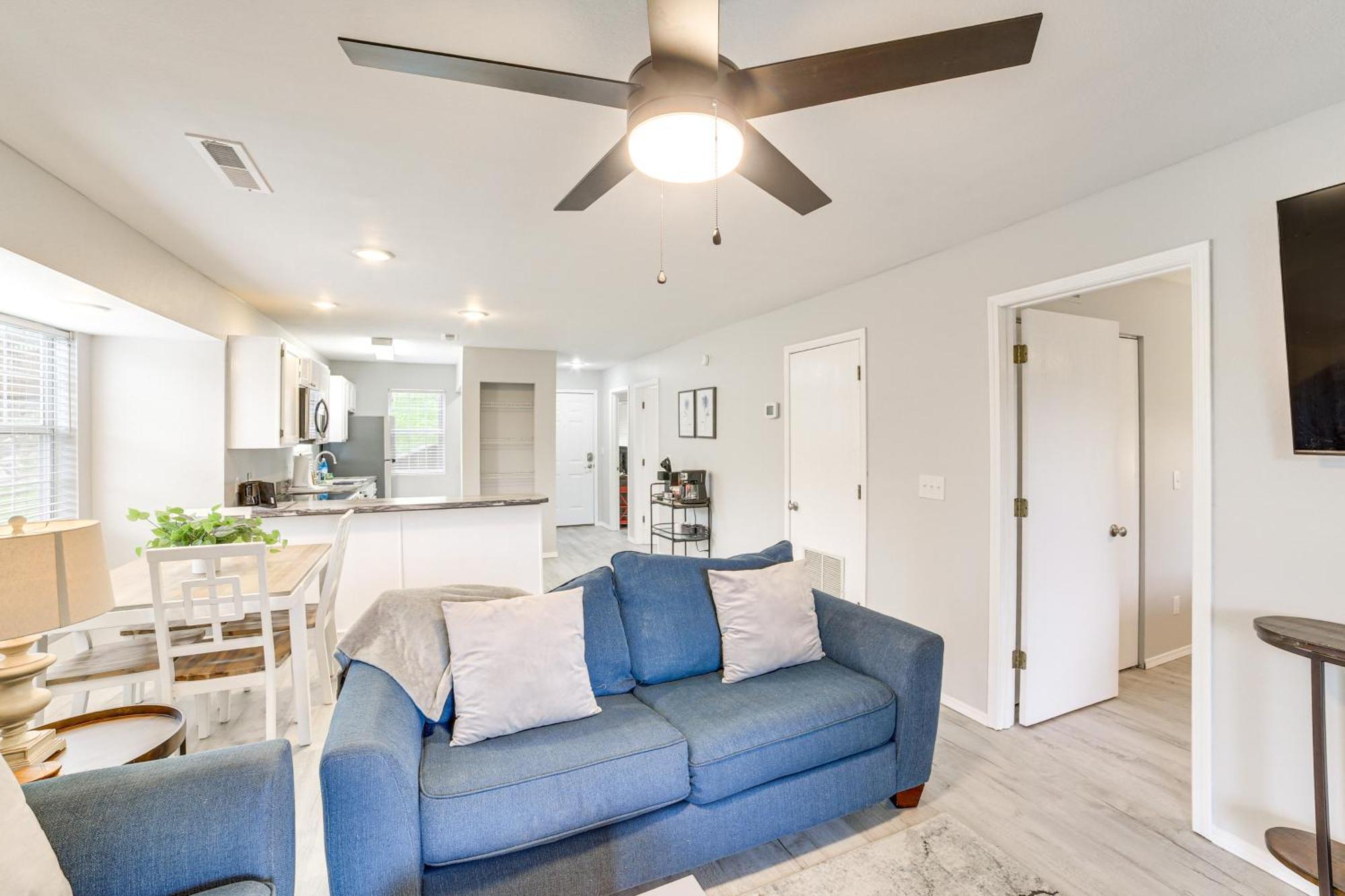 Escape With Pool Access, Grill And Balcony!