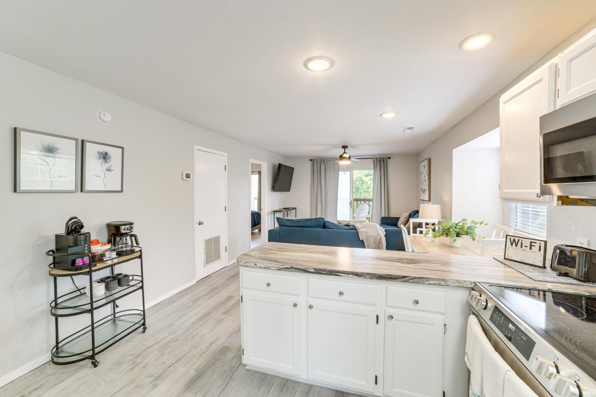 Escape With Pool Access, Grill And Balcony! Apartment *