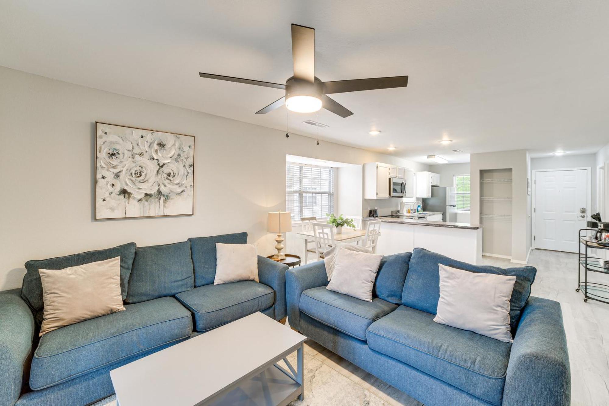 Escape With Pool Access, Grill And Balcony! Branson