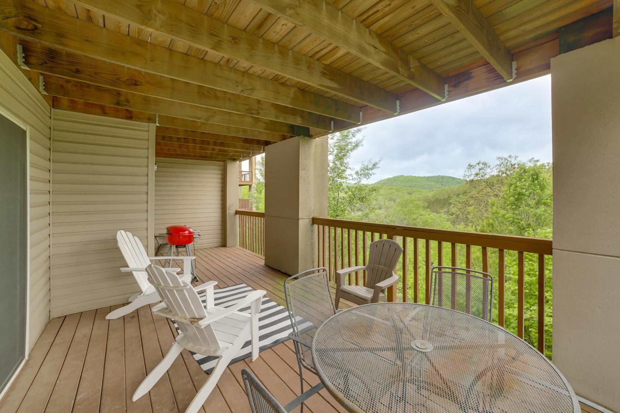 Escape With Pool Access, Grill And Balcony! Apartment