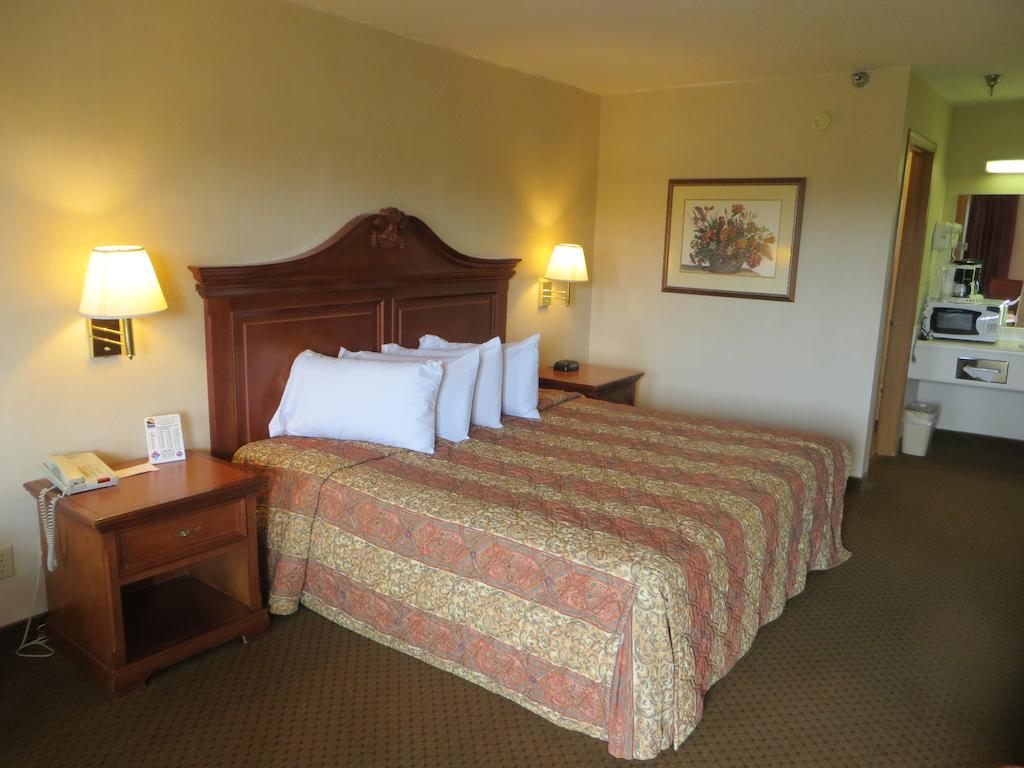Hotel At The Falls