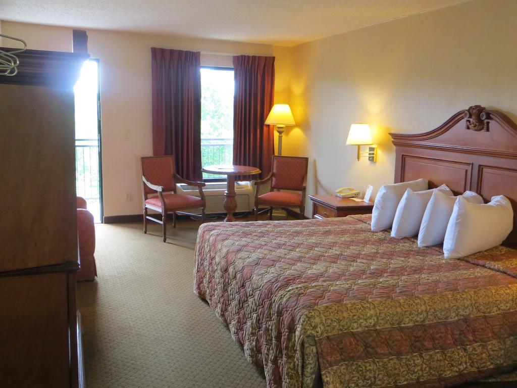 Hotel At The Falls Branson
