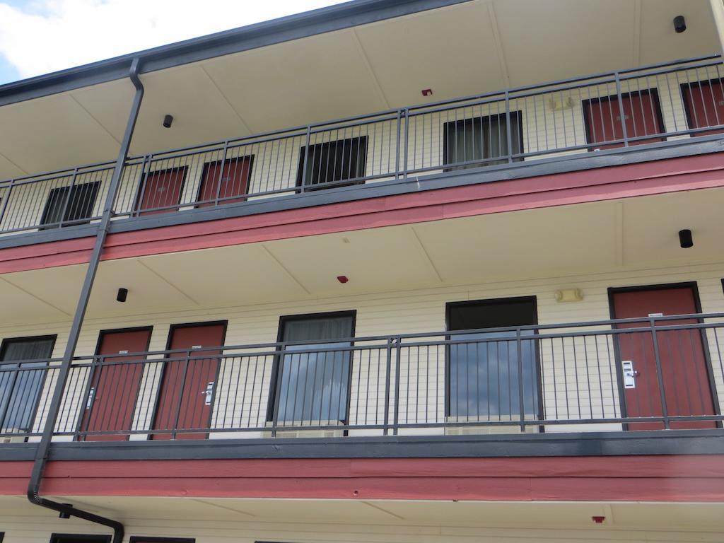 Hotel At The Falls