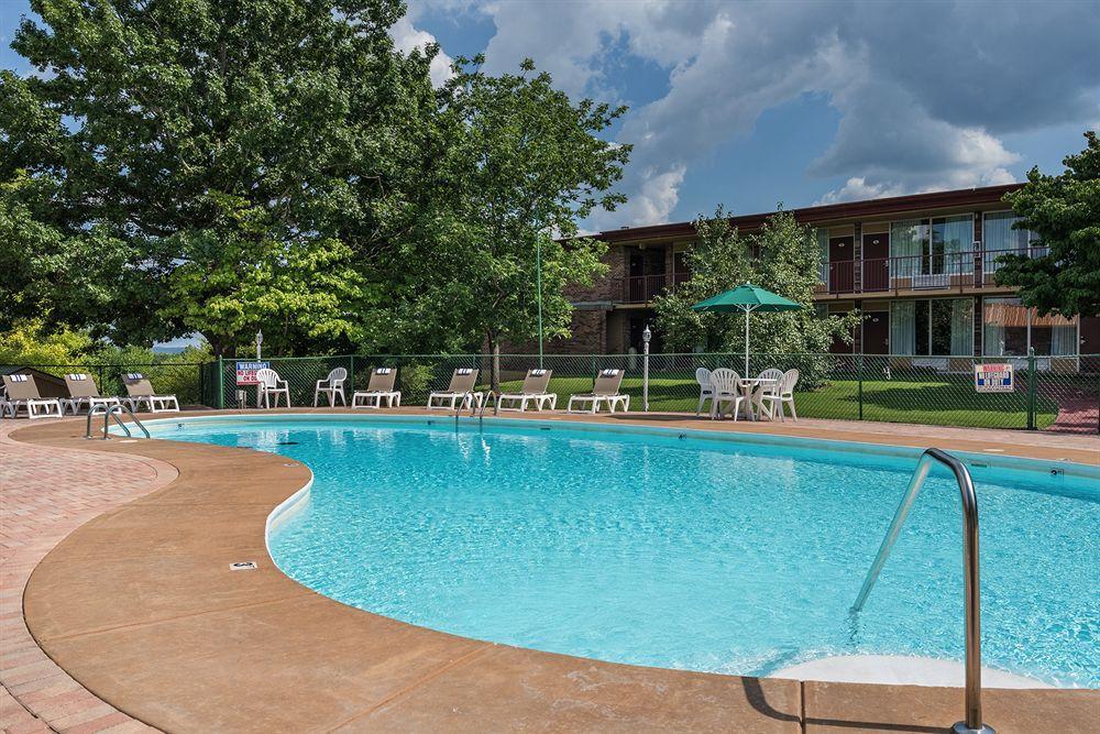 Hotel Red Lion & 3*