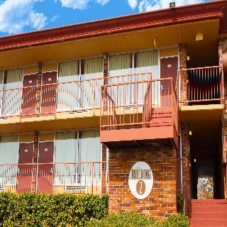 Red Lion & Hotel 3*