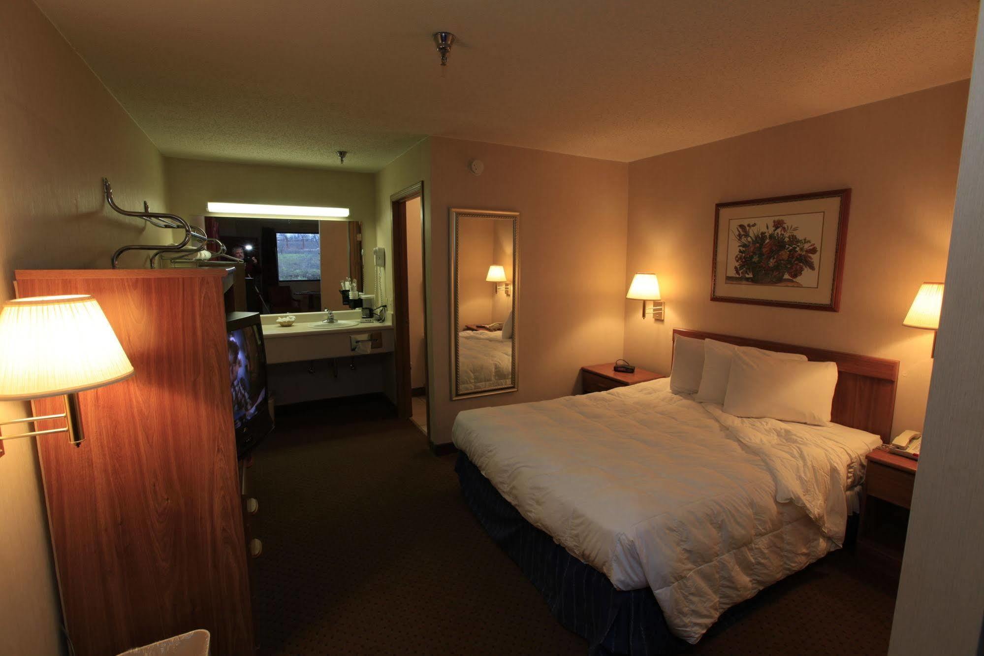Hotel At The Falls 2*