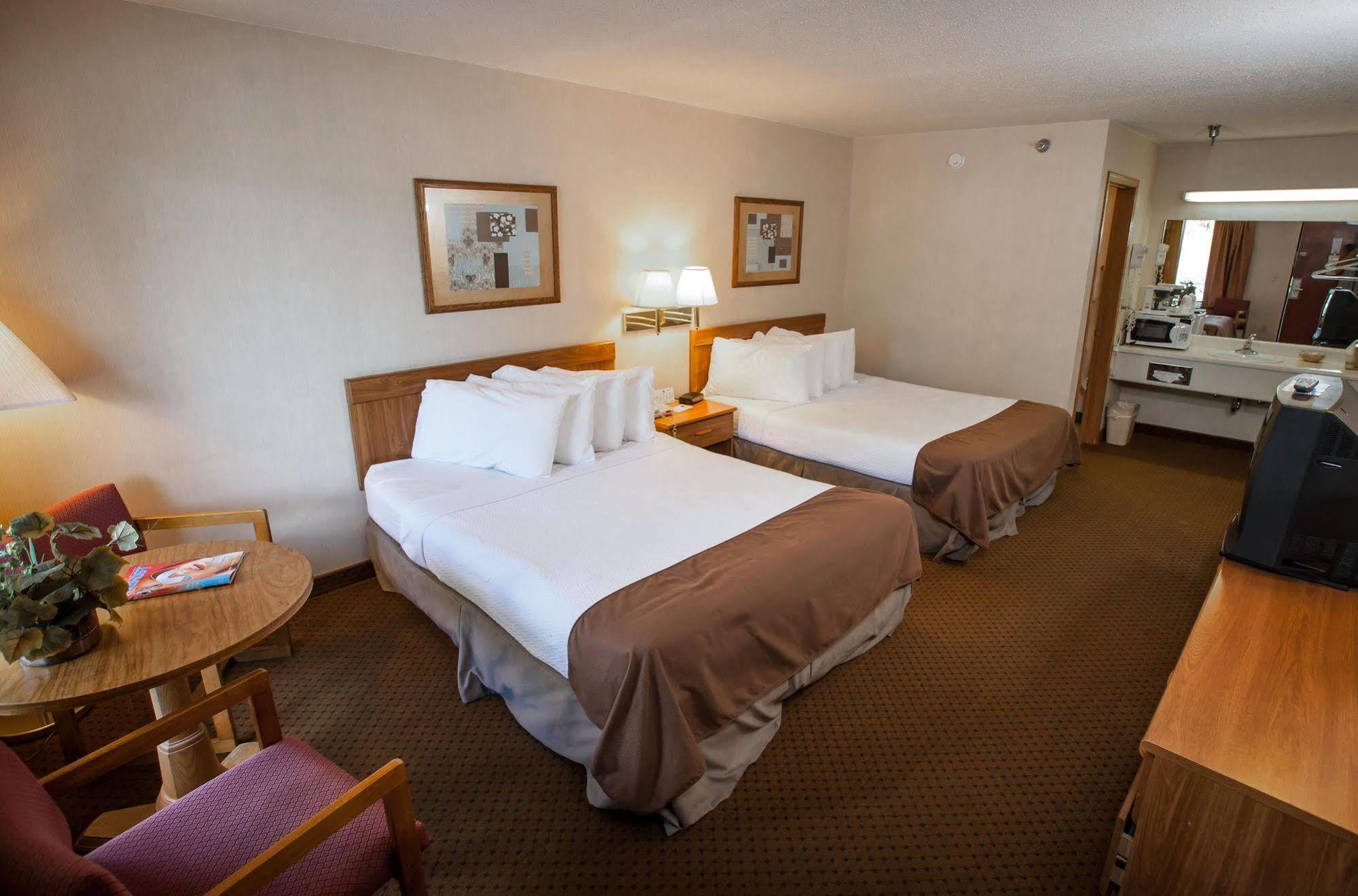 At The Falls Hotel 2*