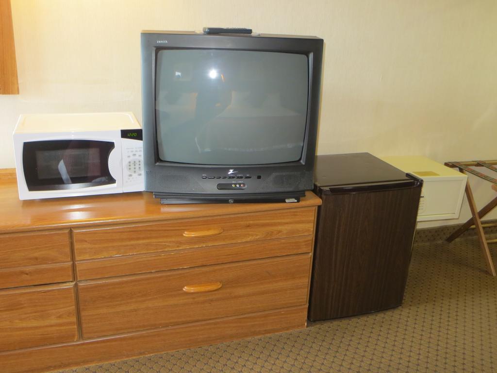 At The Falls Hotel 2*