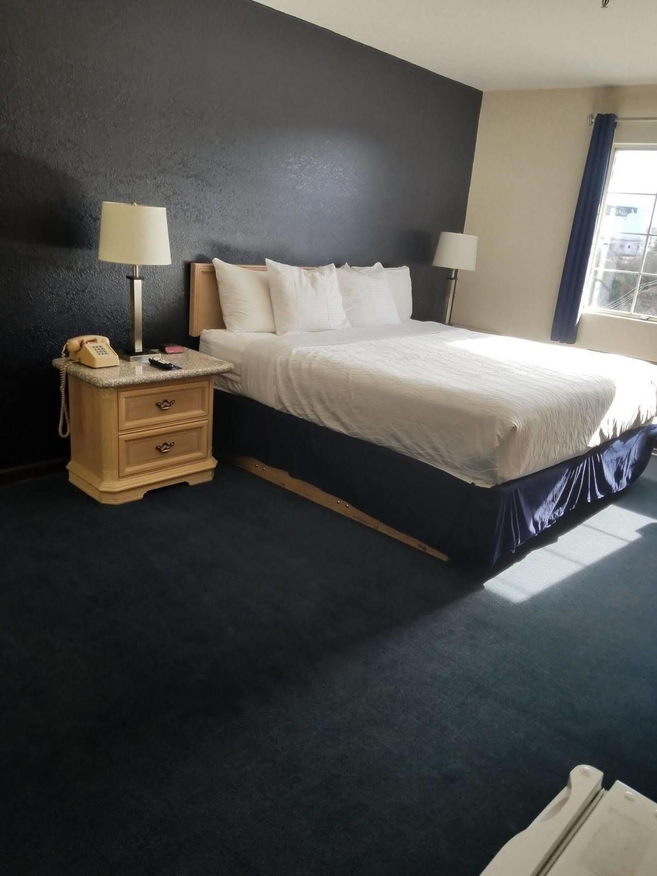 Rodeway Branson, Brick House 3*