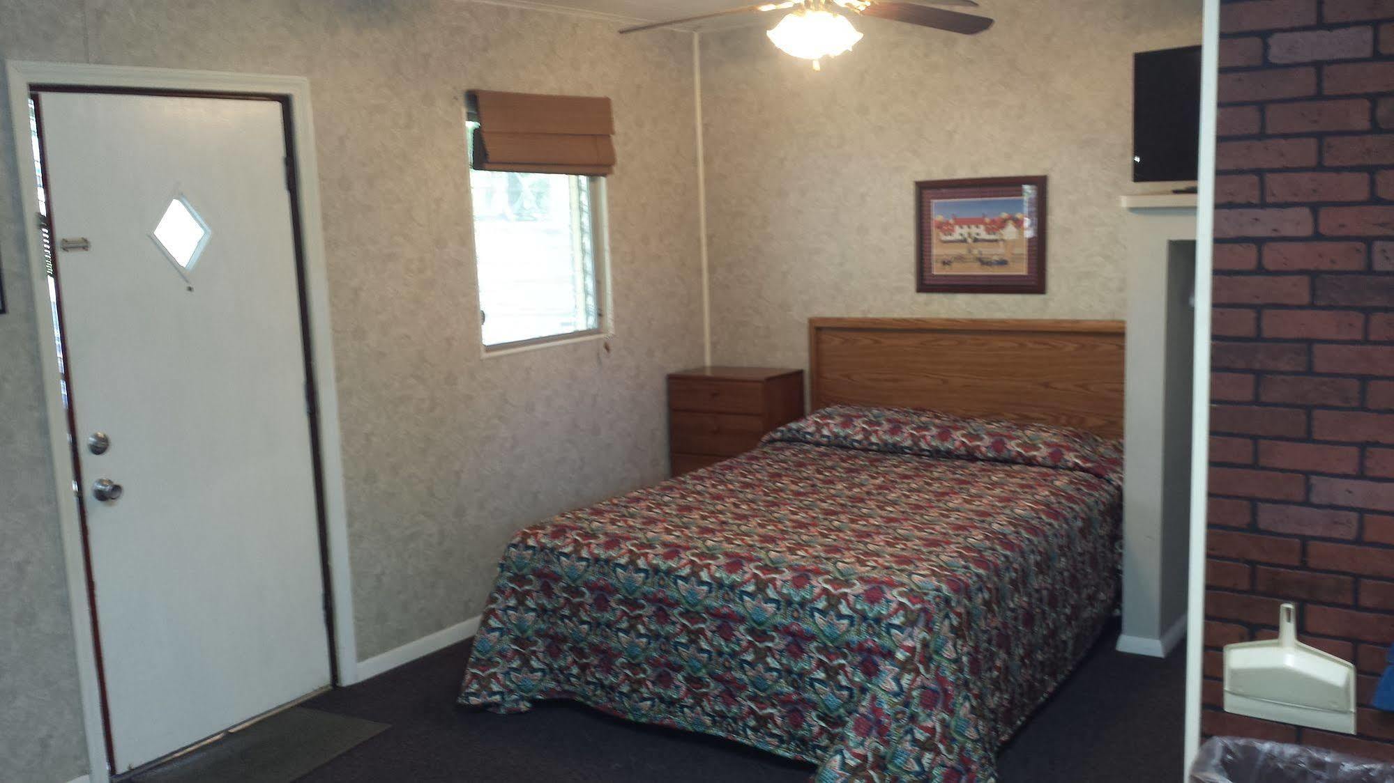 Golden Arrow Inn 2*