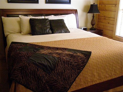 At Grand Mountain By Thousand Hills * Branson