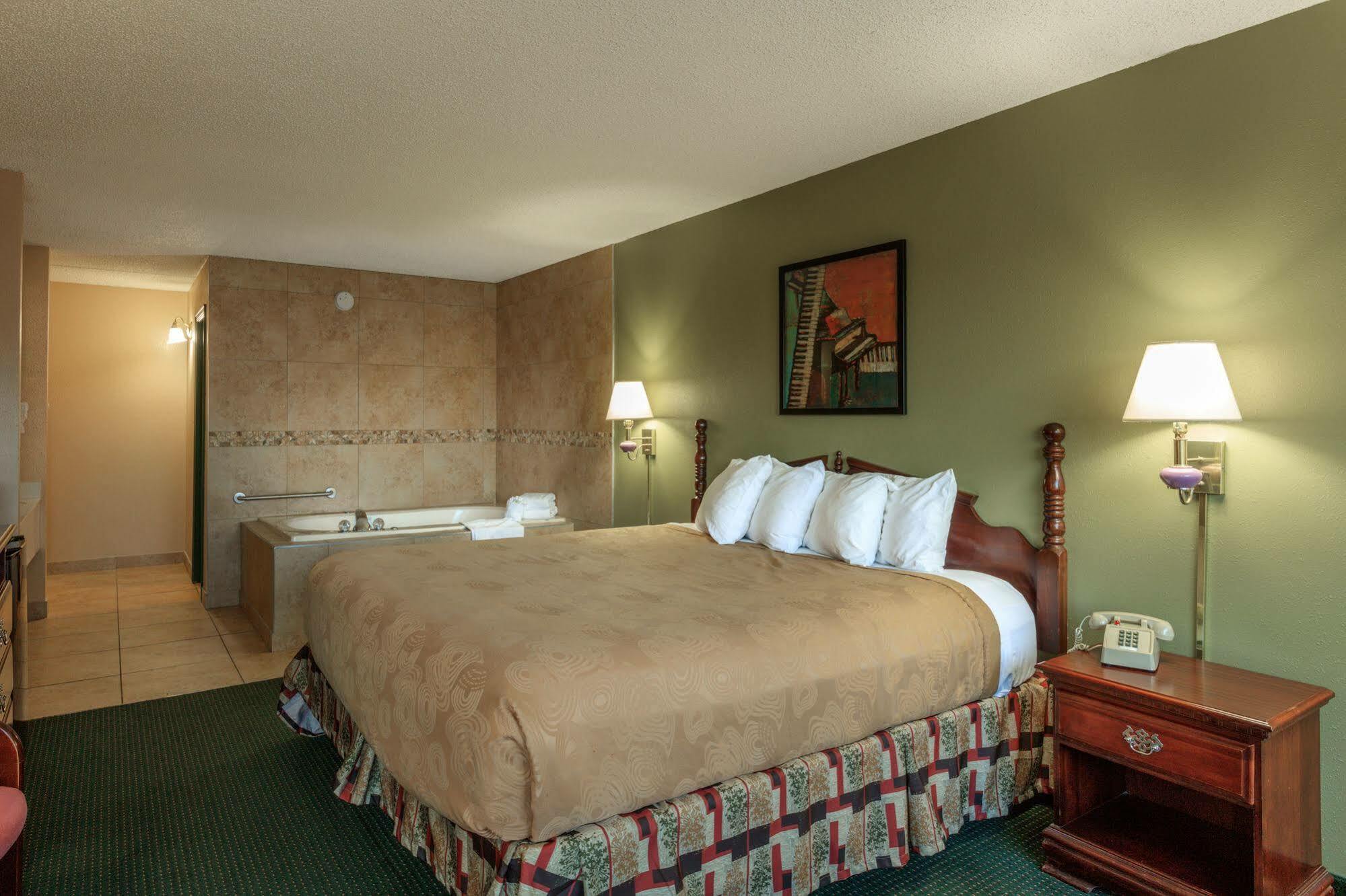 Angel Near Imax, A Travelodge By Wyndham Hotel Branson
