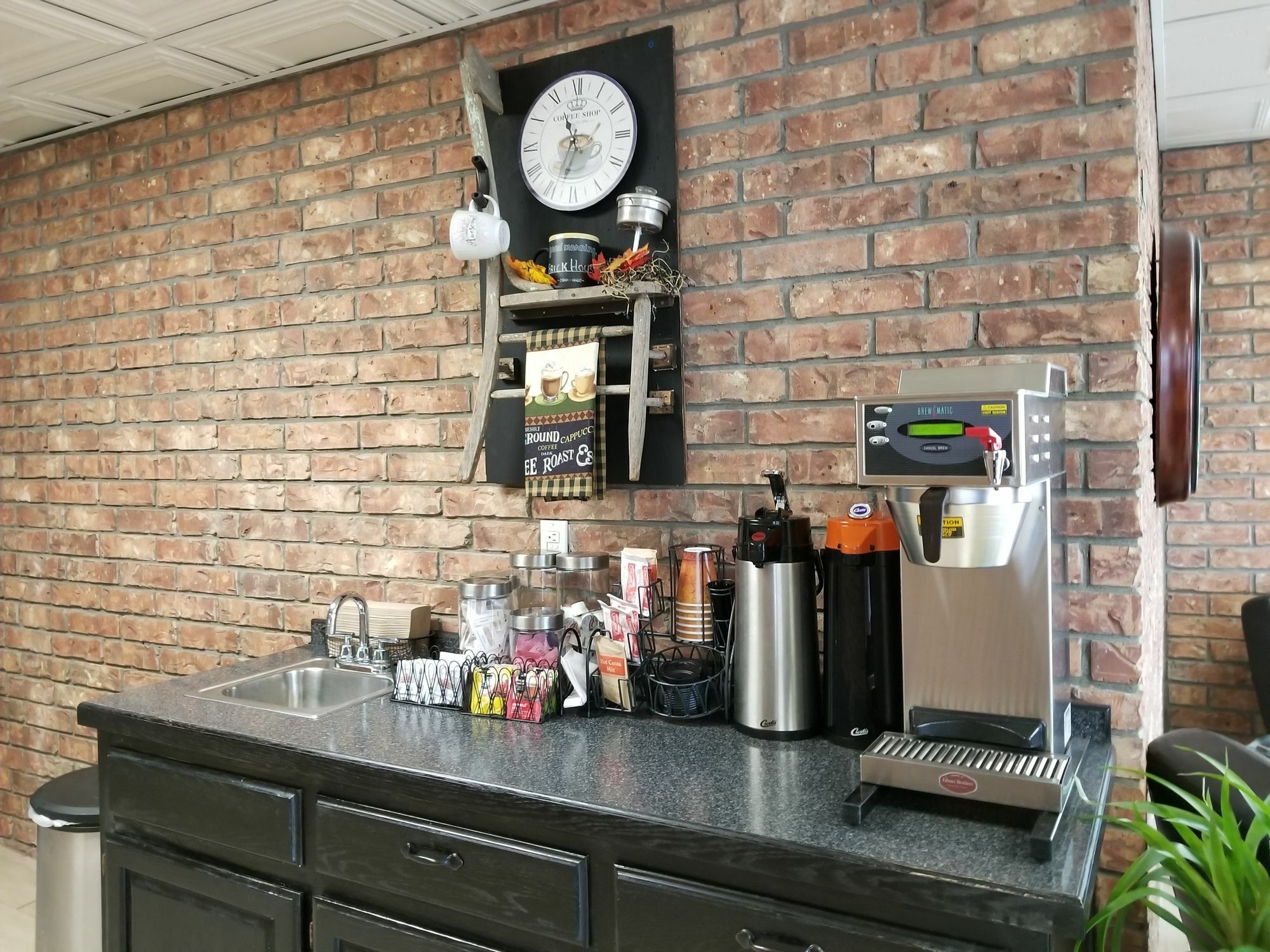 Rodeway Branson, Brick House Inn